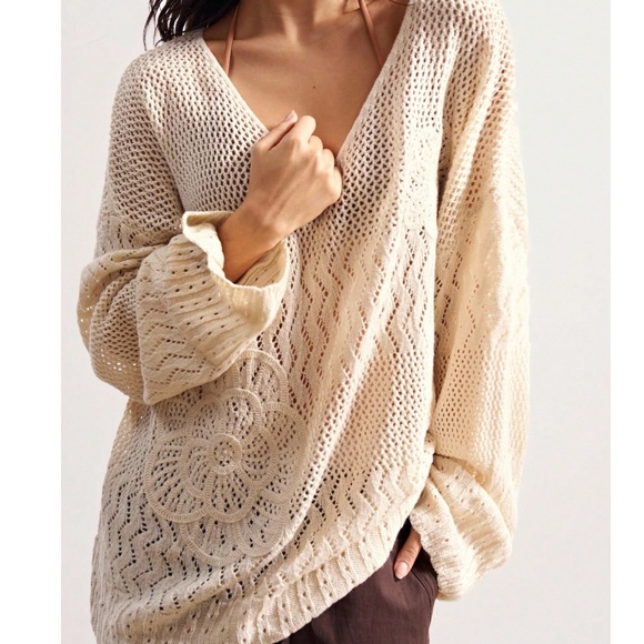 Cozy Cream Loose Knit Floral Patch V neck Oversized Sweater Top - Picture 3 of 7